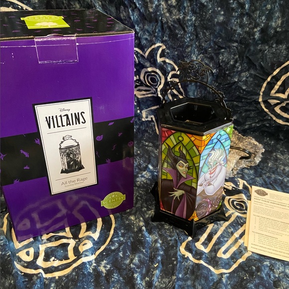 Scentsy Other - Scenty Villains “All the Rage” Warmer